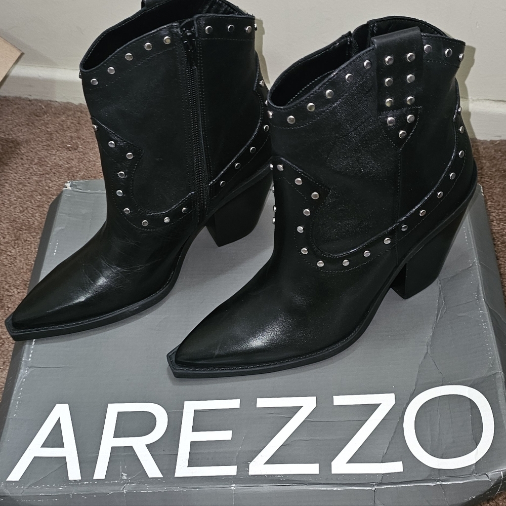 Arezzo Studded Black Leather Western Ankle Boots Size 9.5 NIB – Bota Sa